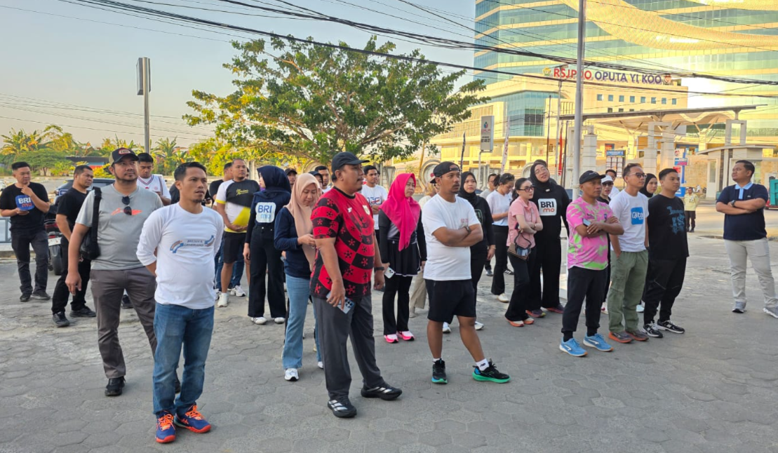 BRI Kendari Samratulangi Gelar Jalan Santai, Pererat Kebersamaan dan Budaya Hidup Sehat Insan BRILIAN