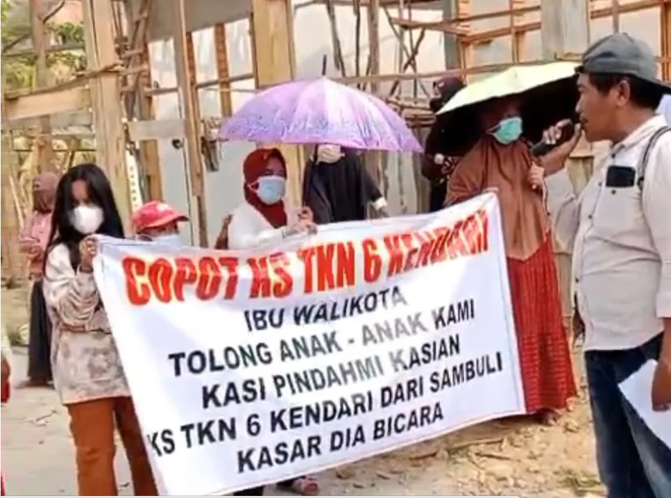 Warga dan Wali Siswa Demo Minta Kepala TK Negeri 6 Kendari Dicopot dari Jabatannya